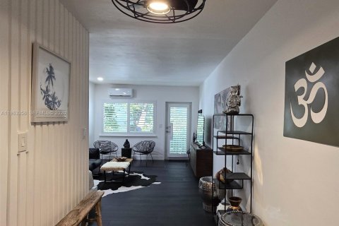 Condo in Miami Beach, Florida  № 2027283 - photo 16