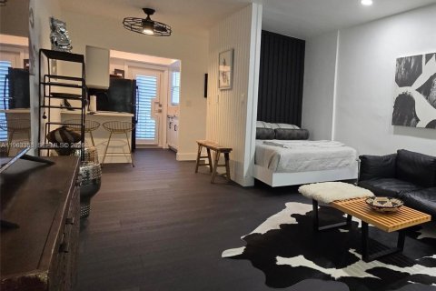 Condo in Miami Beach, Florida  № 2027283 - photo 7