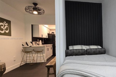 Condo in Miami Beach, Florida  № 2027283 - photo 17