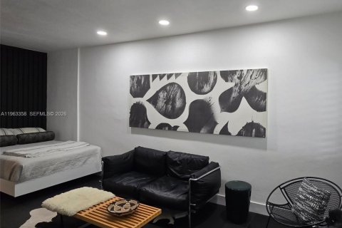 Condo in Miami Beach, Florida  № 2027283 - photo 3