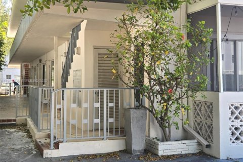 Condo in Miami Beach, Florida  № 2027283 - photo 24