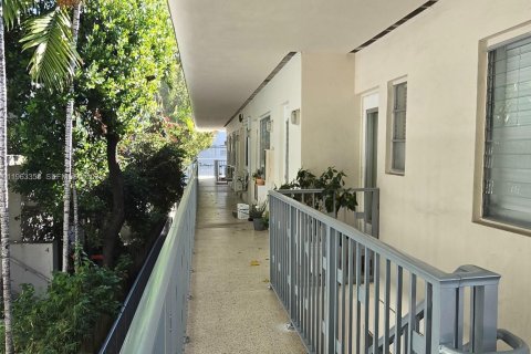 Condo in Miami Beach, Florida  № 2027283 - photo 27