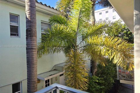 Condo in Miami Beach, Florida  № 2027283 - photo 8