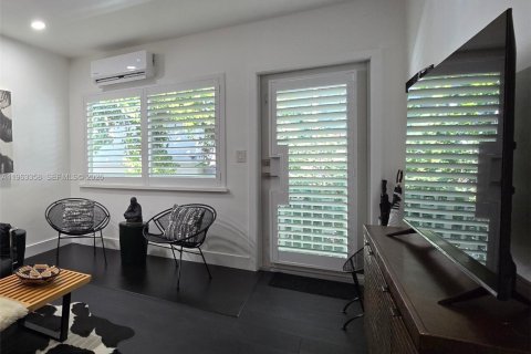 Condo in Miami Beach, Florida  № 2027283 - photo 2