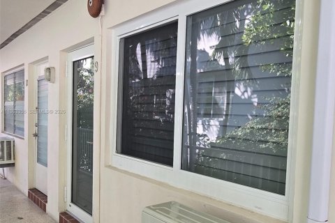 Condo in Miami Beach, Florida  № 2027283 - photo 28