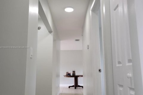 House in Port Charlotte, Florida 3 bedrooms № 1852132 - photo 5