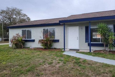 House in Port Charlotte, Florida 3 bedrooms № 1852132 - photo 1
