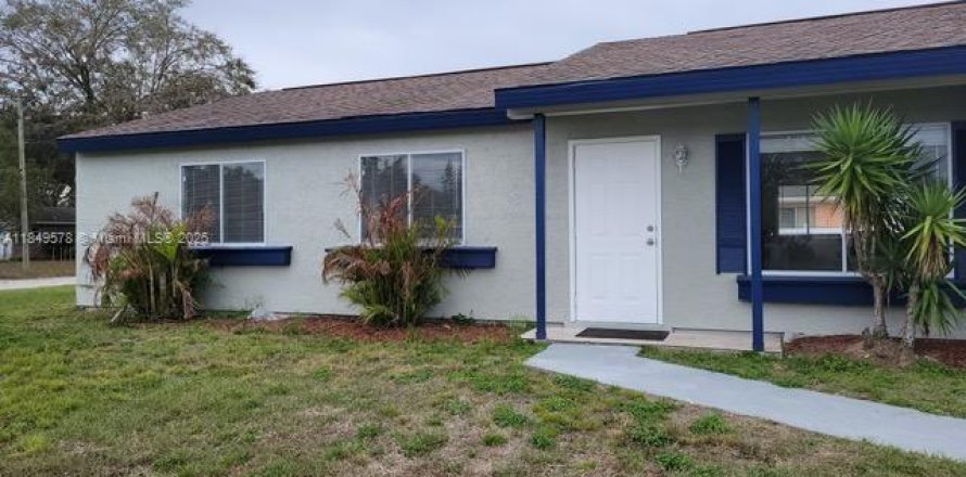 House in Port Charlotte, Florida 3 bedrooms № 1852132