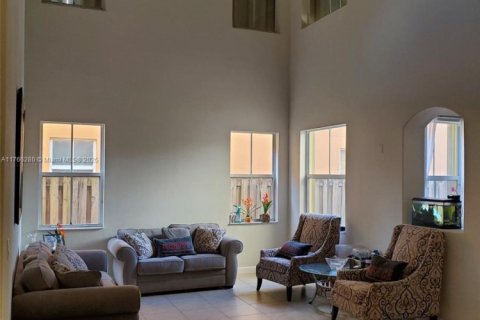 Villa ou maison à vendre à Doral, Floride: 4 chambres, 283.63 m2 № 1716027 - photo 13