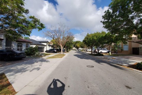 Villa ou maison à vendre à Doral, Floride: 4 chambres, 283.63 m2 № 1716027 - photo 4