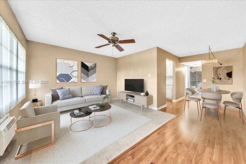 Condo in Pembroke Pines, Florida, 1 bedroom  № 2065876