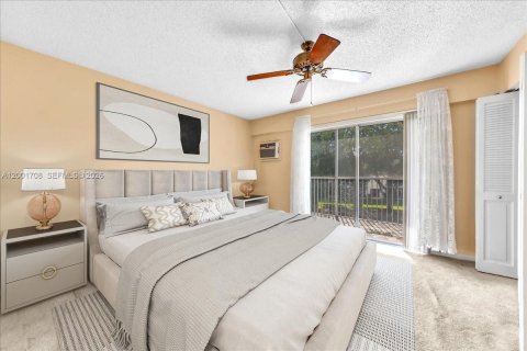 Condo in Pembroke Pines, Florida, 1 bedroom  № 2065876 - photo 15