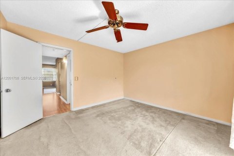 Condo in Pembroke Pines, Florida, 1 bedroom  № 2065876 - photo 19