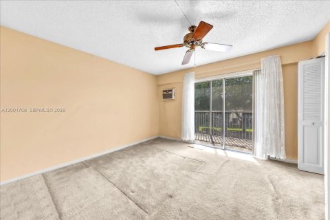 Condo in Pembroke Pines, Florida, 1 bedroom  № 2065876 - photo 16