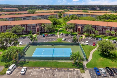 Condo in Pembroke Pines, Florida, 1 bedroom  № 2065876 - photo 30