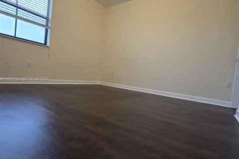 Снять в аренду виллу или дом в Хайалиа, Флорида 5 спален, 256.32м2, № 1986982 - фото 12