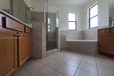 Снять в аренду виллу или дом в Хайалиа, Флорида 5 спален, 256.32м2, № 1986982 - фото 18