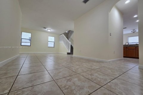 Снять в аренду виллу или дом в Хайалиа, Флорида 5 спален, 256.32м2, № 1986982 - фото 10