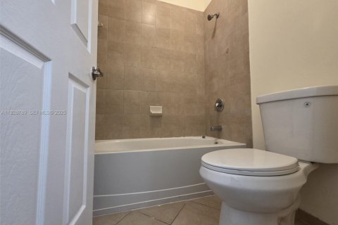 Снять в аренду виллу или дом в Хайалиа, Флорида 5 спален, 256.32м2, № 1986982 - фото 5