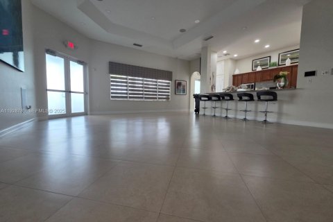 Снять в аренду виллу или дом в Хайалиа, Флорида 5 спален, 256.32м2, № 1986982 - фото 2