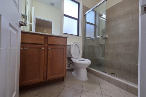 Снять в аренду виллу или дом в Хайалиа, Флорида 5 спален, 256.32м2, № 1986982 - фото 8