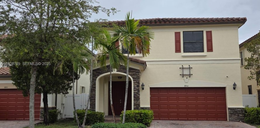 Дом в Хайалиа, Флорида 5 спален, 256.32м2 № 1986982