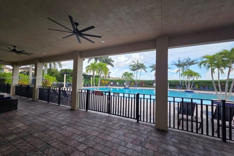 Снять в аренду виллу или дом в Хайалиа, Флорида 5 спален, 256.32м2, № 1986982 - фото 23