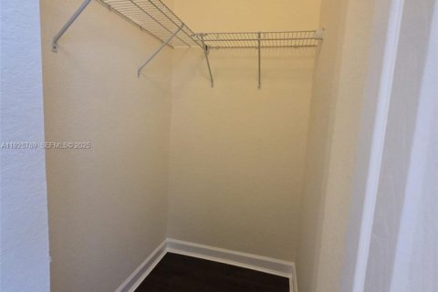 Снять в аренду виллу или дом в Хайалиа, Флорида 5 спален, 256.32м2, № 1986982 - фото 9