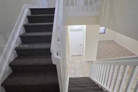 Снять в аренду виллу или дом в Хайалиа, Флорида 5 спален, 256.32м2, № 1986982 - фото 7