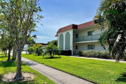 Condominio en alquiler en Sarasota, Florida, 2 dormitorios, 90.77 m2 № 1905863 - foto 1