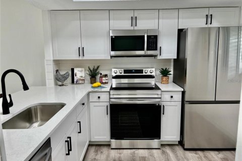 Condominio en alquiler en Sarasota, Florida, 2 dormitorios, 90.77 m2 № 1905863 - foto 2