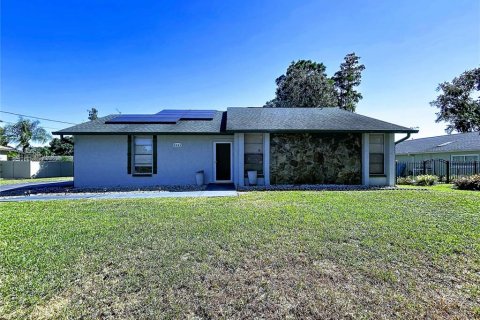 Villa ou maison à Land O' Lakes, Floride 3 chambres, 135.27 m2 № 2432604