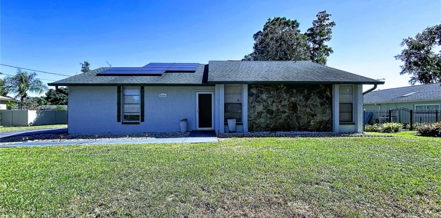 Villa ou maison à Land O' Lakes, Floride 3 chambres, 135.27 m2 № 2432604
