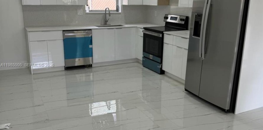 Дом в Халландейл-Бич, Флорида 3 спальни, 212.47м2 № 2050833