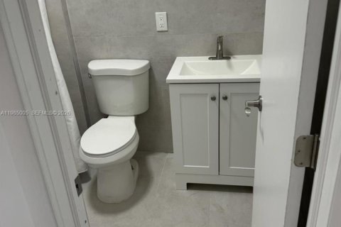 Снять в аренду виллу или дом в Халландейл-Бич, Флорида 3 спальни, 212.47м2, № 2050833 - фото 8