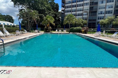 Condominio en venta en Pembroke Pines, Florida, 2 dormitorios, 104.05 m2 № 1861469 - foto 29