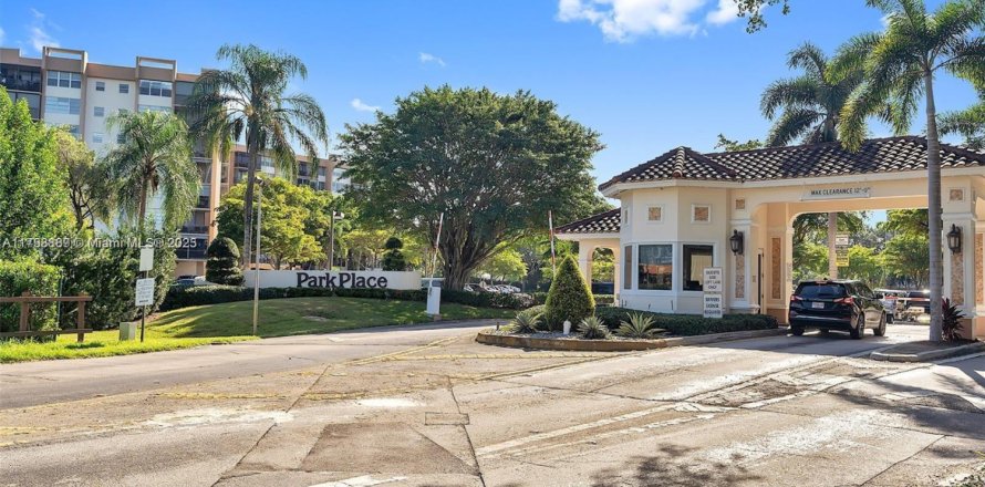 Condominio en Pembroke Pines, Florida, 2 dormitorios  № 1861469