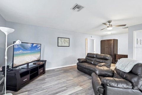 House in Englewood, Florida 3 bedrooms, 228.17 sq.m. № 1872811 - photo 20