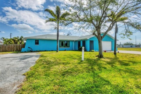 House in Englewood, Florida 3 bedrooms, 228.17 sq.m. № 1872811 - photo 2