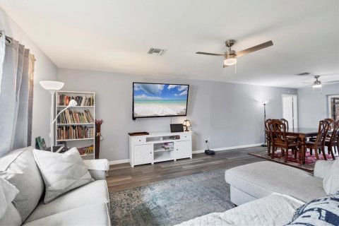 House in Englewood, Florida 3 bedrooms, 228.17 sq.m. № 1872811 - photo 7