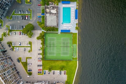 Condominio en venta en Hallandale Beach, Florida, 2 dormitorios, 99.87 m2 № 2035282 - foto 10