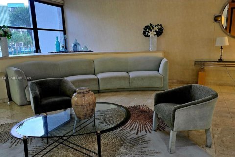 Condominio en venta en Hallandale Beach, Florida, 2 dormitorios, 99.87 m2 № 2035282 - foto 15