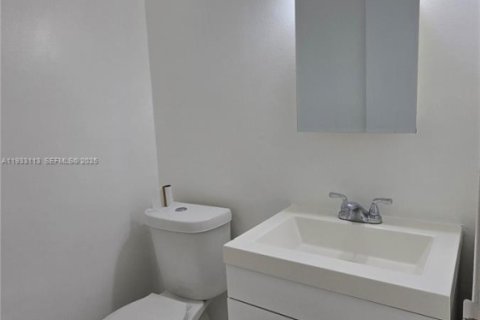 Condominio en venta en Hallandale Beach, Florida, 2 dormitorios, 99.87 m2 № 2035282 - foto 8