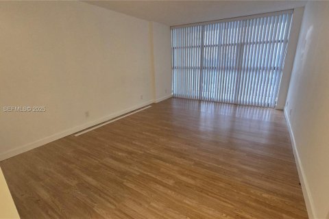 Condominio en venta en Hallandale Beach, Florida, 2 dormitorios, 99.87 m2 № 2035282 - foto 5