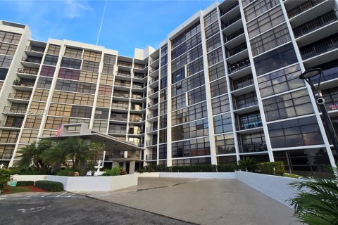Condominio en venta en Hallandale Beach, Florida, 2 dormitorios, 99.87 m2 № 2035282 - foto 9
