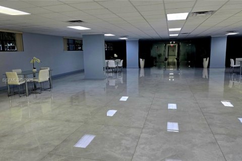 Condominio en venta en Hallandale Beach, Florida, 2 dormitorios, 99.87 m2 № 2035282 - foto 21