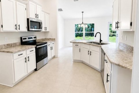 Villa ou maison à vendre à Port St. Lucie, Floride: 4 chambres, 163.04 m2 № 2401733 - photo 5