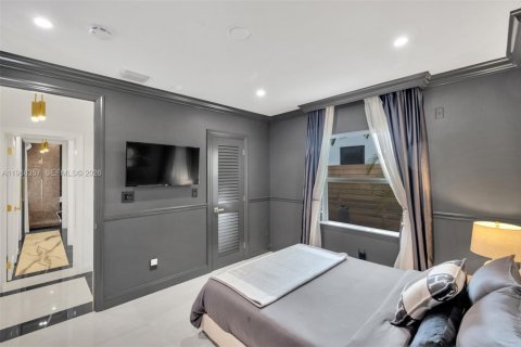 House in Fort Lauderdale, Florida 4 bedrooms, 186.73 sq.m. № 2029414 - photo 18