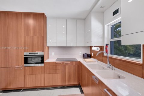 House in Fort Lauderdale, Florida 4 bedrooms, 186.73 sq.m. № 2029414 - photo 9