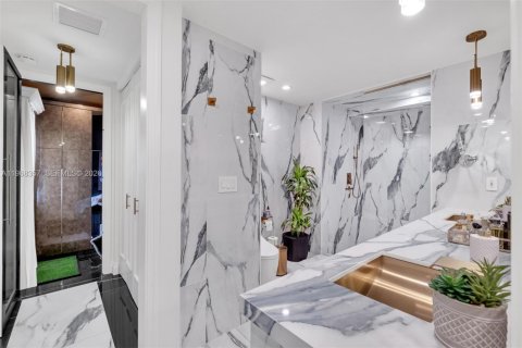 House in Fort Lauderdale, Florida 4 bedrooms, 186.73 sq.m. № 2029414 - photo 13